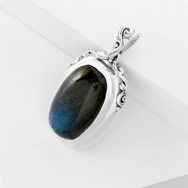 Labradorite Decorative Bail Pendant